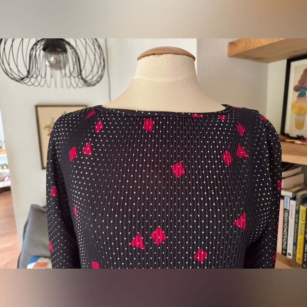 Free Flowing Vintage Loose Pleated Puff Sleeve Black and Pink Floral Dress - Picture 2 of 5